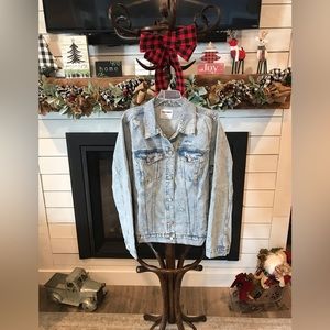 Ladies Distressed Jean Jacket from Old Navy. XL-Tall